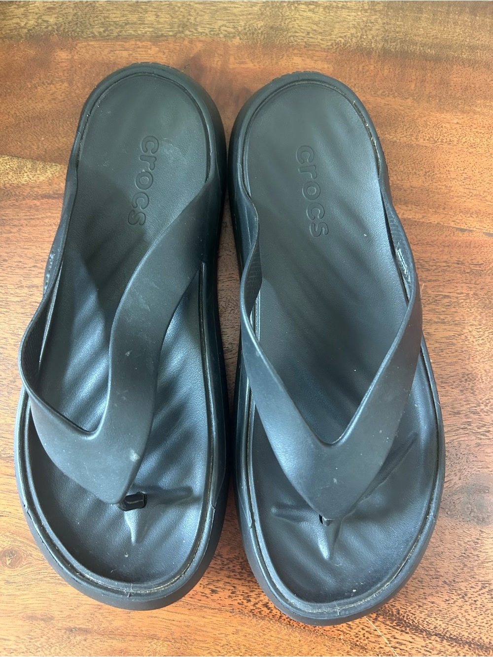 Crocs EUC flip flops